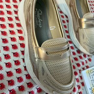 Skechers VarCity Metallic Gold and Beige sporty Loafers